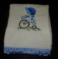 Toalhete Turco Motivo Bordado "Menina com Bicicleta"